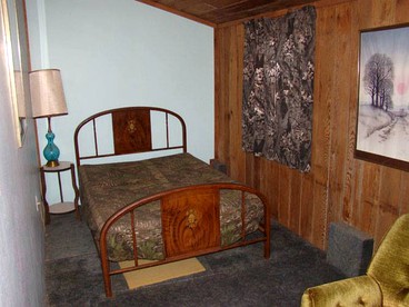 Rustic Lodge near the Kickapoo River in Gays Mills, Wisconsin - Gays Mills, Wisconsin - glamping.directory