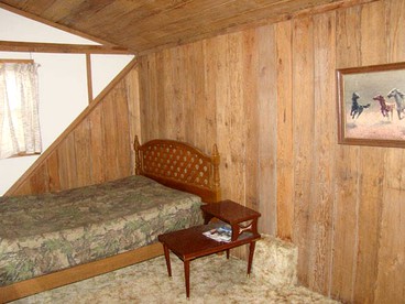 Rustic Lodge near the Kickapoo River in Gays Mills, Wisconsin - Gays Mills, Wisconsin - glamping.directory