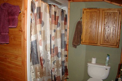 Rustic Lodge near the Kickapoo River in Gays Mills, Wisconsin - Gays Mills, Wisconsin - glamping.directory