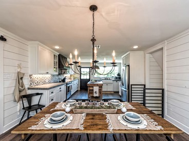 Luxurious Barn Rental on 16 Acres with Private Lake near Waco, Texas - Lacy Lakeview, Texas - glamping.directory