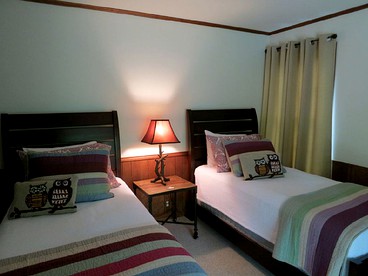 Charming and Cozy Cottage Rental in Secluded Woodlands near Mineola, Texas - Mineola, Texas - glamping.directory