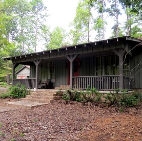 Charming and Cozy Cottage Rental in Secluded Woodlands near Mineola, Texas - glamping.directory