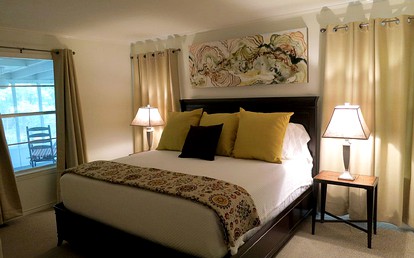 Charming and Cozy Cottage Rental in Secluded Woodlands near Mineola, Texas - Mineola, Texas - glamping.directory