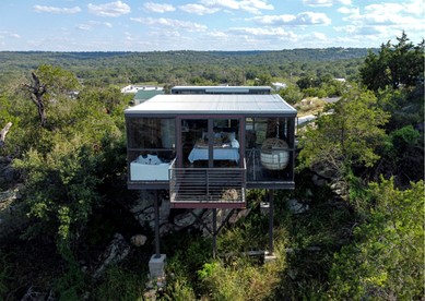 Stunning Mirror-Glass Retreat with Spa Tub & Sunset Deck in Cottonwood, Texas - glamping.directory