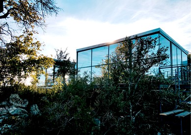 Stunning Mirror-Glass Retreat with Spa Tub & Sunset Deck in Cottonwood, Texas - Cottonwood Shores, Texas - glamping.directory