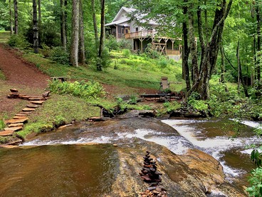 Stunning Cabin Surrounded by Waterfalls near Sapphire, North Carolina - Sapphire, North Carolina - glamping.directory
