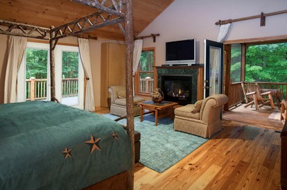 Stunning Cabin Surrounded by Waterfalls near Sapphire, North Carolina - Sapphire, North Carolina - glamping.directory