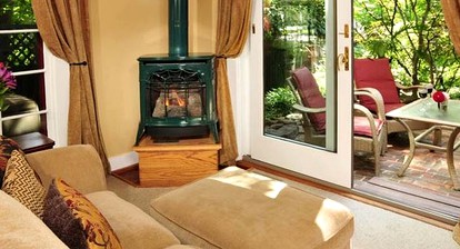 Gorgeous Lakeside Vacation Rental Amid Sweeping Hills in Upstate New York - Canandaigua, New York - glamping.directory