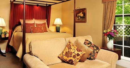 Gorgeous Lakeside Vacation Rental Amid Sweeping Hills in Upstate New York - Canandaigua, New York - glamping.directory
