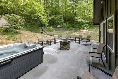 Rustic Cabin with Spa and Wonderful Outdoor Living in Tennessee - Speedwell, Tennessee - glamping.directory