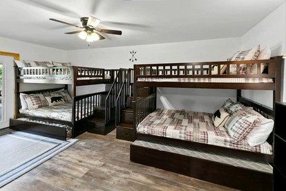 Rustic Cabin with Spa and Wonderful Outdoor Living in Tennessee - Speedwell, Tennessee - glamping.directory