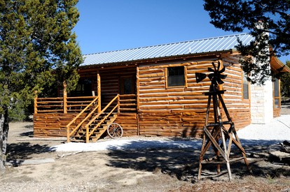 Charming Log Cabin Perfect for a Summer Staycation in Texas Hill Country - Canyon Lake, Texas - glamping.directory