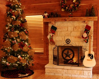 Charming Log Cabin Perfect for a Summer Staycation in Texas Hill Country - Canyon Lake, Texas - glamping.directory