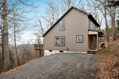 Comfortable Cabin with Mountain Valley Views near Berkeley Springs State Park, West Virginia - Hedgesville, West Virginia - glamping.directory