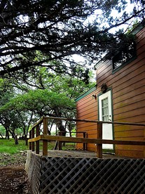 Charming Cabin Rental with Fully Equipped Kitchen near San Antonio, Texas - Boerne, Texas - glamping.directory