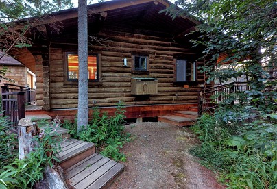 Ocean-View Cabin Rental with Beach Access in Halibut Cove, Alaska - glamping.directory