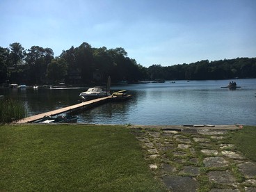 Four-Bedroom Lakefront Cottage Rental on Crystal Lake in Plymouth, Wisconsin - Plymouth, Wisconsin - glamping.directory