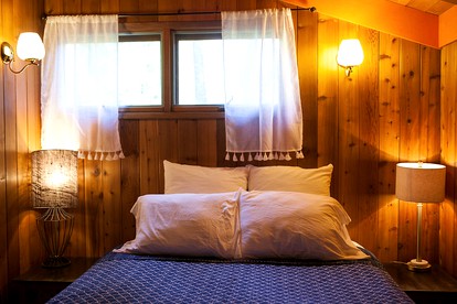 Rustic River Cabin Rental with Lush Woodland Views near Eugene, Oregon - McKenzie Bridge, Oregon - glamping.directory