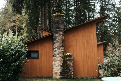 Rustic River Cabin Rental with Lush Woodland Views near Eugene, Oregon - McKenzie Bridge, Oregon - glamping.directory