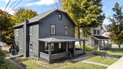 Beautiful Modern Cabin with BBQ, Fire Pit and Picnic Area in New York - glamping.directory