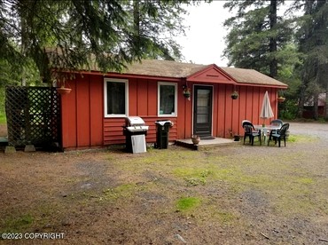 Wonderful Wooden Cabin with Barbecue in Seward, Alaska - glamping.directory