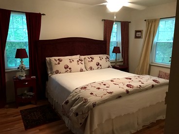 Comfortable Weekend Getaway with Breakfast Available in Elkhorn, Wisconsin - glamping.directory