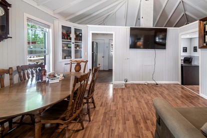 Charming Cabin Near Plymouth Rock, Massachusetts - Plymouth, Massachusetts - glamping.directory