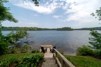 Charming Cabin Near Plymouth Rock, Massachusetts - Plymouth, Massachusetts - glamping.directory