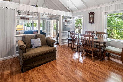 Charming Cabin Near Plymouth Rock, Massachusetts - Plymouth, Massachusetts - glamping.directory
