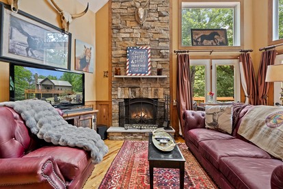 Rustic A-Frame Chalet with Hot Tub & Scenic Views in Mount Jackson, Virginia - Mount Jackson, Virginia - glamping.directory
