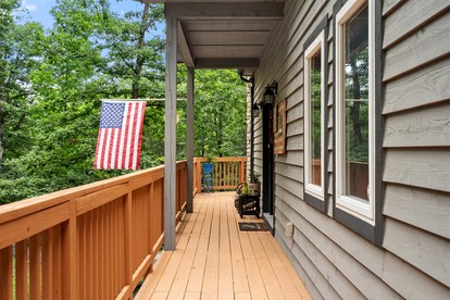 Rustic A-Frame Chalet with Hot Tub & Scenic Views in Mount Jackson, Virginia - Mount Jackson, Virginia - glamping.directory