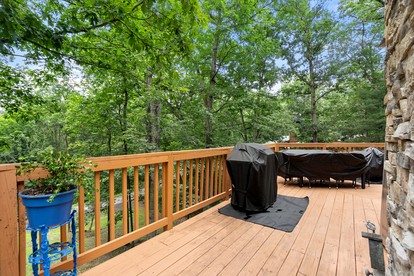 Rustic A-Frame Chalet with Hot Tub & Scenic Views in Mount Jackson, Virginia - Mount Jackson, Virginia - glamping.directory