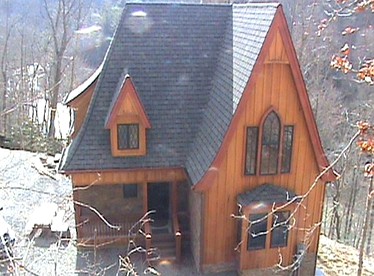 Grand Southern-Style Villa with 27-Acres of Private Woodlands in Southwestern Virginia - Dugspur, Virginia - glamping.directory