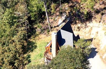 Grand Southern-Style Villa with 27-Acres of Private Woodlands in Southwestern Virginia - Dugspur, Virginia - glamping.directory