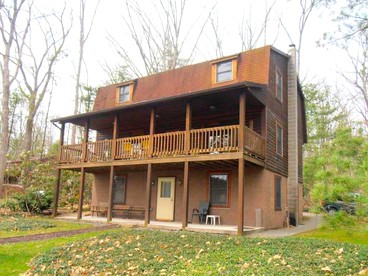 Family and Pet-Friendly Cabin Rental with a Dock Slip near the Wisp Resort, Maryland - Swanton, Maryland - glamping.directory