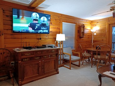 Family and Pet-Friendly Cabin Rental with a Dock Slip near the Wisp Resort, Maryland - Swanton, Maryland - glamping.directory