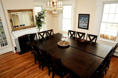27-Person Luxury Villa Rental in Hudson Valley, New York - Monroe, New York - glamping.directory