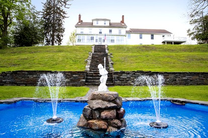 27-Person Luxury Villa Rental in Hudson Valley, New York - Monroe, New York - glamping.directory