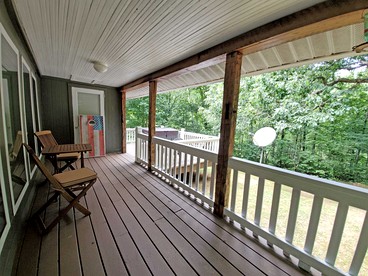 Cute Creek Cottage with Hot-Tub and Fire Pit Perfect for Hiking in Sylva, North Carolina - Sylva, North Carolina - glamping.directory