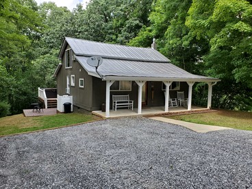 Cute Creek Cottage with Hot-Tub and Fire Pit Perfect for Hiking in Sylva, North Carolina - glamping.directory