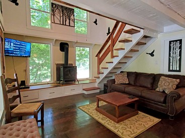 Cute Creek Cottage with Hot-Tub and Fire Pit Perfect for Hiking in Sylva, North Carolina - Sylva, North Carolina - glamping.directory