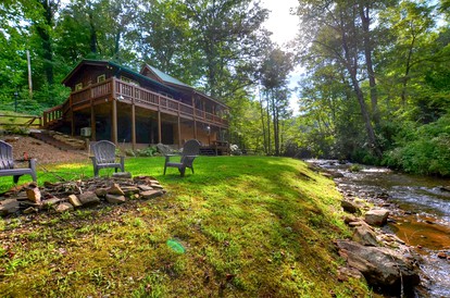 Cute Creek Cottage with Hot-Tub and Fire Pit Perfect for Hiking in Sylva, North Carolina - Sylva, North Carolina - glamping.directory