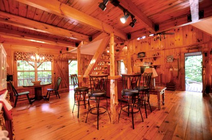 Cute Creek Cottage with Hot-Tub and Fire Pit Perfect for Hiking in Sylva, North Carolina - Sylva, North Carolina - glamping.directory