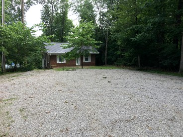 Sweet Woodland Cabin on Lake Cumberland near Daniel Boone National Forest - Somerset, Kentucky - glamping.directory