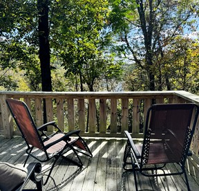 Sweet Woodland Cabin on Lake Cumberland near Daniel Boone National Forest - Somerset, Kentucky - glamping.directory