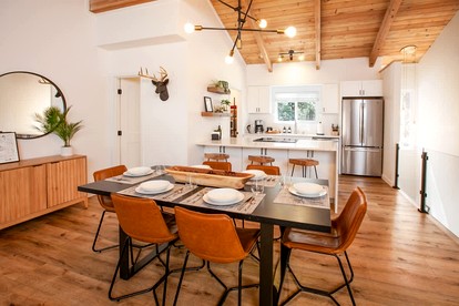 Stylish Mountain-View Townhome with Modern Comforts near Lake Tahoe in Incline Village, Nevada - Incline Village, Nevada - glamping.directory