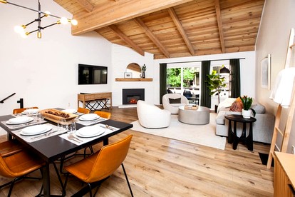 Stylish Mountain-View Townhome with Modern Comforts near Lake Tahoe in Incline Village, Nevada - Incline Village, Nevada - glamping.directory