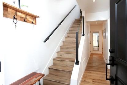 Stylish Mountain-View Townhome with Modern Comforts near Lake Tahoe in Incline Village, Nevada - Incline Village, Nevada - glamping.directory