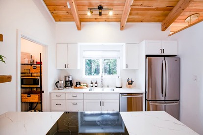 Stylish Mountain-View Townhome with Modern Comforts near Lake Tahoe in Incline Village, Nevada - Incline Village, Nevada - glamping.directory
