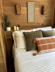 Romantic Container with Jacuzzi Great for a Couples Retreat in Texas - Eustace, Texas - glamping.directory